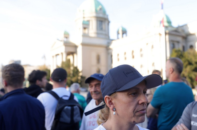 Srbija: Srednjoškolci s Dijanom Hrka ispred Skupštine, prisutan manji broj građana