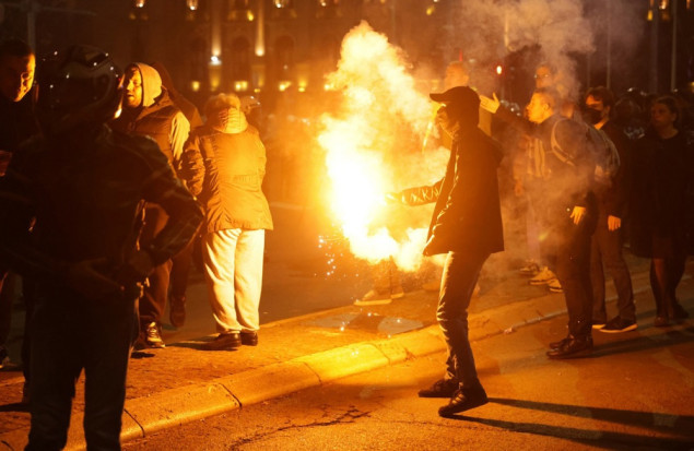 Haos ispred Skupštine Srbije: Vučićeve pristalice i demonstranti u sukobu, priveden Vladimir Štimac