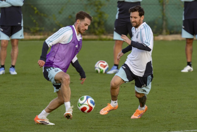 Messi sa reprezentacijom Argentine na proslavi 50. godišnjice nezavisnosti Angole