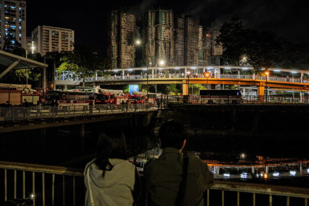 Najmanje 65 stradalih u požaru u stambenom kompleksu u Hong Kongu