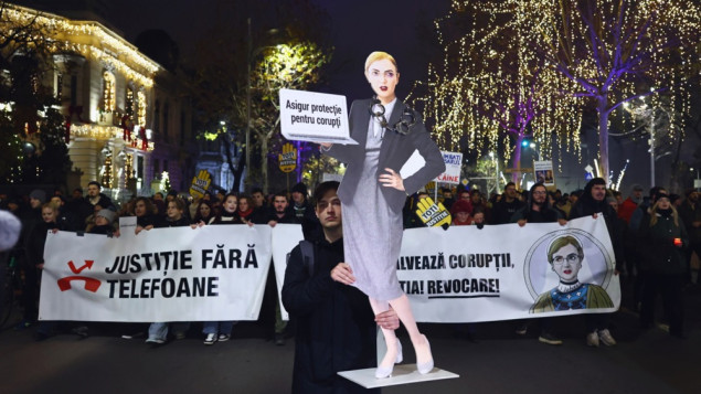 Pobuna u Rumuniji zbog političkog upliva u pravosuđe, Kövesi pruža podršku