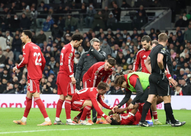 Trener Tottenhama podržao Van de Vena nakon nesreće s Isakom