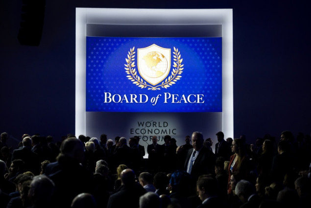 Zlatni mir i ukradeni logo: Milijarda dolara za ulazak u Trumpov „zlatni klub"