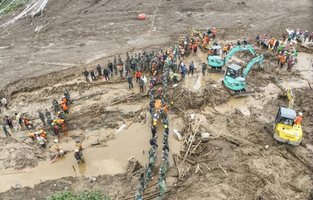 Odron u Indoneziji: Nestalo 80 osoba, među njima 19 marinaca