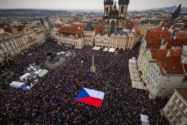 Protesti Čeha natjerali vladu da odustane od imenovanja spornog influensera za ministra