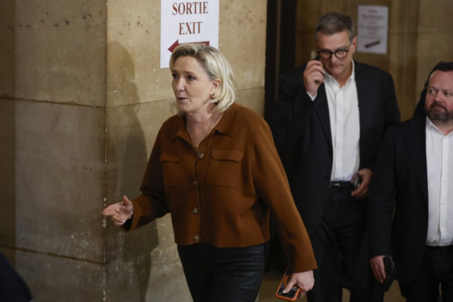 Francusko tužilaštvo traži zabranu obavljanja javnih funkcija za Le Pen u žalbenom postupku