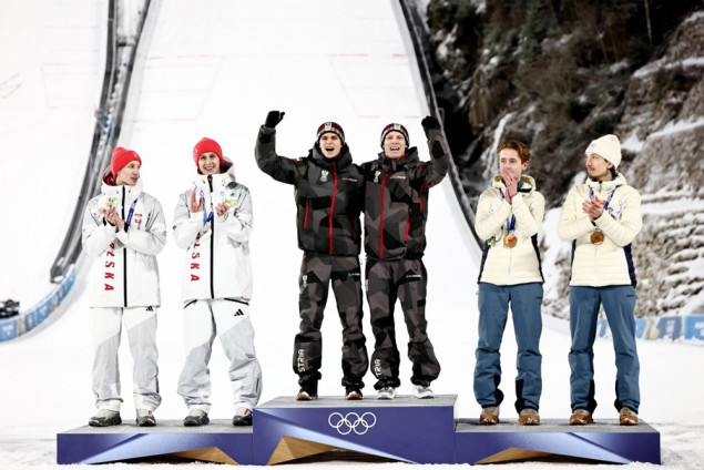 Austrijskim skakačima povijesno prvo super ekipno zlato nakon prekida u Predazzu