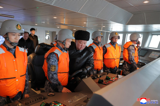 Kim Jong Un plovio na svom novom razaraču