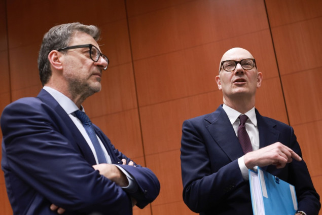 G7 odlučila da još ne koristi strateške rezerve nafte, ali je spremna da to učini