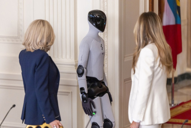 Melania Trump i humanoidni robot u Bijeloj kući
