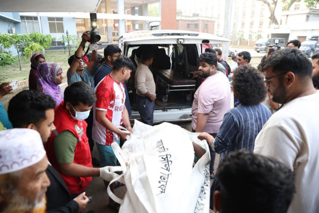 Autobus sletio u rijeku: Poginulo 26, traga se za još šest osoba nestalih u Bangladešu