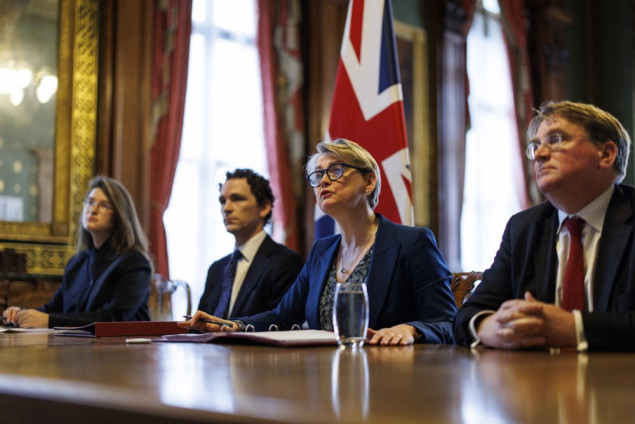 Velika Britanija pokreće inicijativu za otvaranje Hormuškog moreuza, Cooper osuđuje Iran