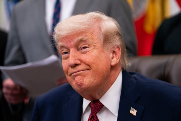 Trump tvrdi da ima potpunu kontrolu nad moreuzom: Naredio mornarici da puca na brodove koji postavljaju mine
