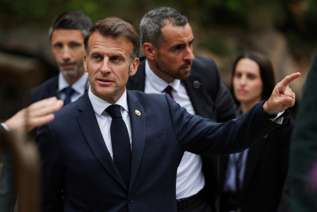 Macron: Važno osigurati prolaz plina, nafte, gnojiva i druge robe kroz Hormuški moreuz
