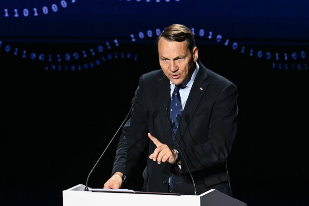 Sikorski upozorio na "veliku oluju": Svijet ulazi u period duboke nestabilnosti