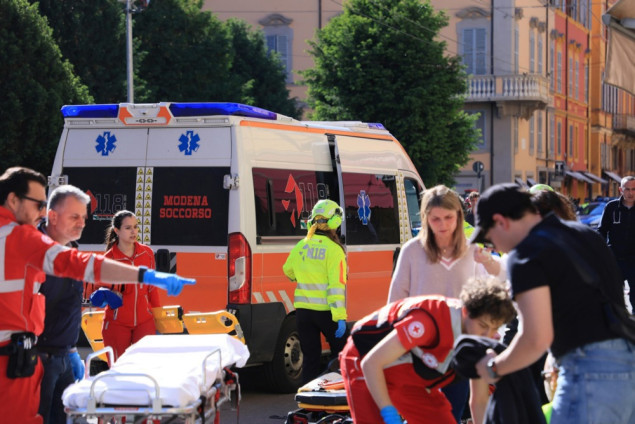 Sedam povrijeđenih nakon što se muškarac zaletio autom u grupu pješaka u Modeni