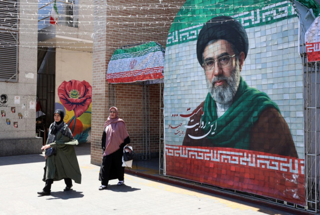 Khamenei: "Rat nameće teži teret odgovornosti zvaničnicima Islamske Republike"