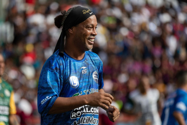 Ronaldinho se vraća takmičarskom fudbalu, zaigrat će za italijansku Ravennu 15. novembra Ronaldinho se vraća takmičarskom fudbalu, zaigrat će za italijansku Ravennu 15. novembra