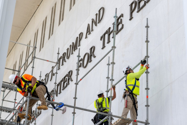 Uklanja se ime Donalda Trumpa sa Kennedy centra u Washingtonu nakon sudske odluke