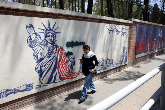 Zvaničnici: Američki napadi pogodili komunikacijski toranj i vojne objekte u Iranu