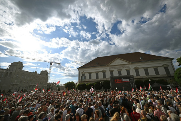 Hiljade na protestu u Budimpešti protiv smjene predsjednika Mađarske