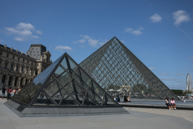Louvre bi mogao biti zatvoren za javnost ako se ne provede obnova vrijedna milijardu eura
