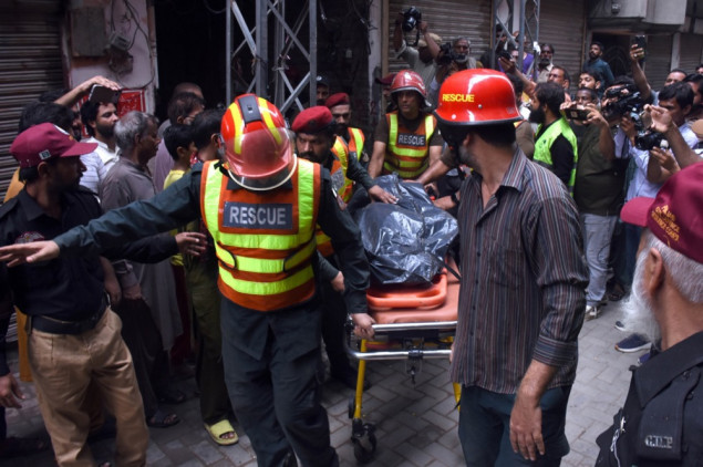 Najmanje 11 članova porodice poginulo nakon urušavanja višespratnice tokom monsunskih kiša u Pakistanu