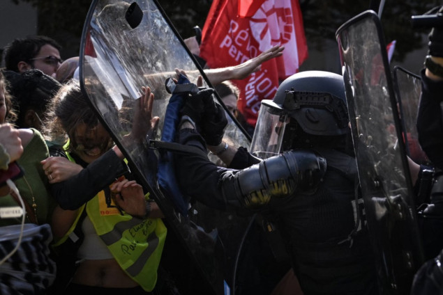 Protesti učenika napravili ogromnu štetu u Francuskoj: Procjenjuje se na stotine miliona eura, zatvoreno 400 škola