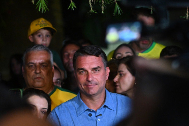 Flávio Bolsonaro nakon bijega iz Brazila krenuo iz Ekvadora prema Miamiju Flávio Bolsonaro nakon bijega iz Brazila krenuo iz Ekvadora prema Miamiju