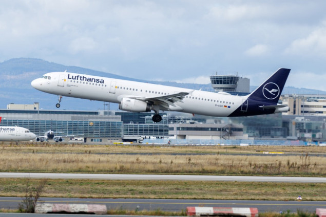 Nestašica kerozina na aerodromu u Frankfurtu: Lufthansa prisiljena puniti avione dodatnim gorivom Nestašica kerozina na aerodromu u Frankfurtu: Lufthansa prisiljena puniti avione dodatnim gorivom