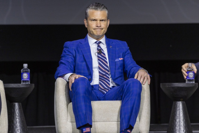 Hegseth izviždan tokom govora u Washingtonu; demonstranti tražili kraj rata s Iranom