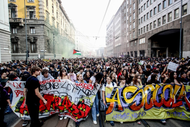 „Gušimo se: Protesti se šire na Lisabon i Milano zbog stambene krize i rasta troškova života „Gušimo se: Protesti se šire na Lisabon i Milano zbog stambene krize i rasta troškova života