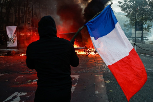 U Francuskoj uhapšeno 1.200 demonstranata, povrijeđeno 150 policajaca U Francuskoj uhapšeno 1.200 demonstranata, povrijeđeno 150 policajaca