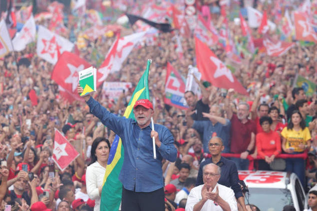 Brazil bira predsjednika: Lula i Flavio Bolsonaro u neizvjesnoj utrci za vlast Brazil bira predsjednika: Lula i Flavio Bolsonaro u neizvjesnoj utrci za vlast