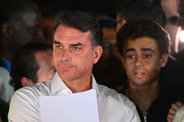 Flavio Bolsonaro napustio Brazil nakon izbornog poraza, odbio predati pasoše po nalogu suda
