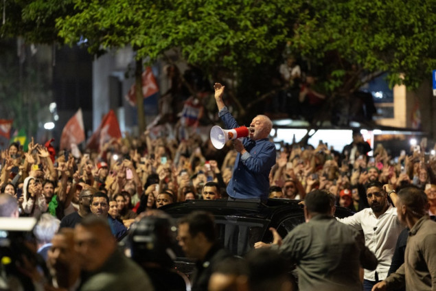Lula osvojio četvrti predsjednički mandat u Brazilu, Flavio Bolsonaro odbija priznati poraz Lula osvojio četvrti predsjednički mandat u Brazilu, Flavio Bolsonaro odbija priznati poraz