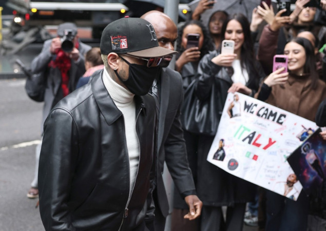 Chris Brown osuđen na uslovnu kaznu zbog napada u londonskom klubu Chris Brown osuđen na uslovnu kaznu zbog napada u londonskom klubu