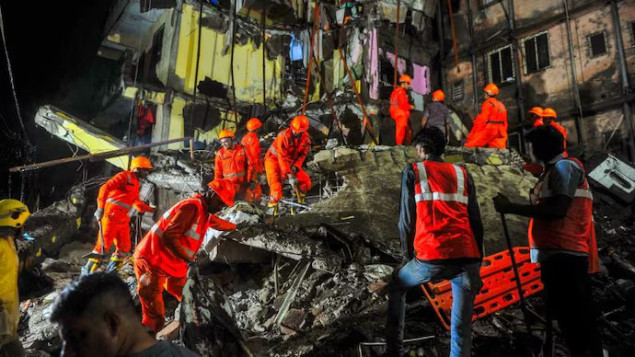 Najmanje 15 ljudi poginulo u urušavanju zgrade u Indiji