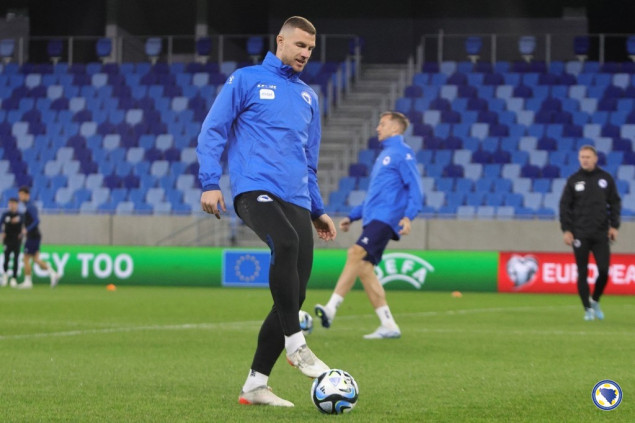 Reprezentativci u Bratislavi trenirali, poručuju: Idemo po pobjedu!