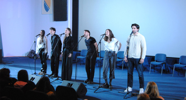 "Pozorište na kućnoj adresi"- U Sarajevu izveden kabare "Let Us Be"