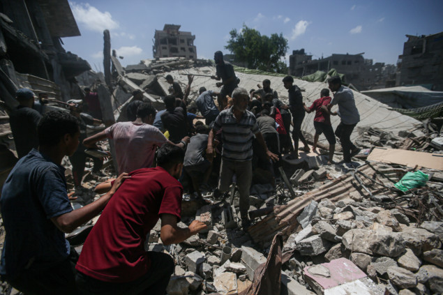 Palestinci u borbi za dio pomoći koja stiže padobranima