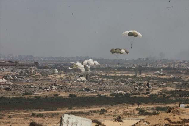 Humanitarne pošiljke padobranima spuštene u Gazu