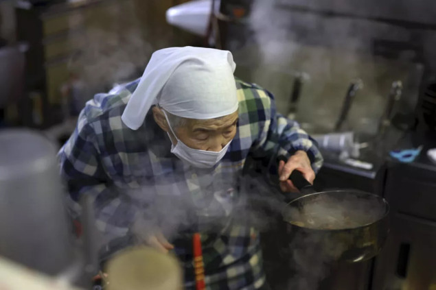 Japan na starenje stanovništva odgovara zapošljavanjem starijih žena u lokalnim biznisima