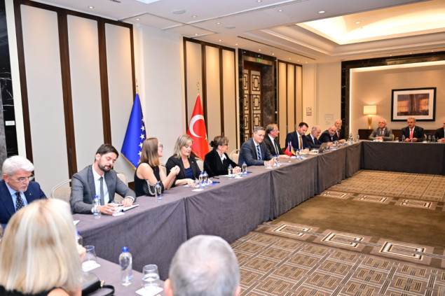 Bećirović s bh. dijasporom u Turskoj: Povezivanje s domovinom je strateška zadaća