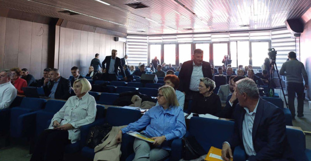 "Ne tražimo milostinju, nego posao": radnici Koksare ispred Gradske uprave čekaju odluku vijeća