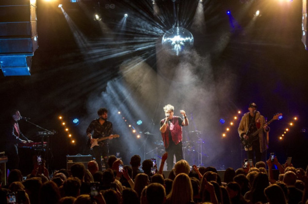 "Crvena jabuka" održala koncert u kultnoj londonskoj palači "The Clapham Grand"