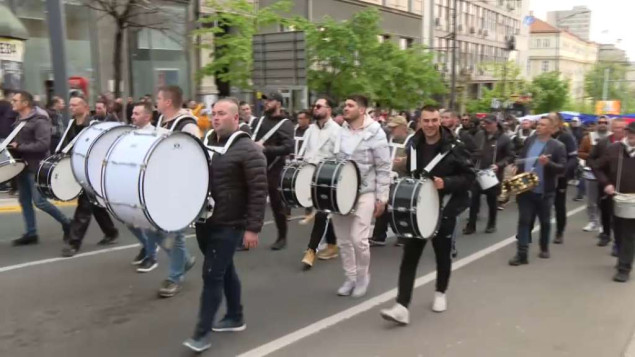 Trodnevni skup vlasti u Beogradu počeo defileom zastava i nastupom trubača