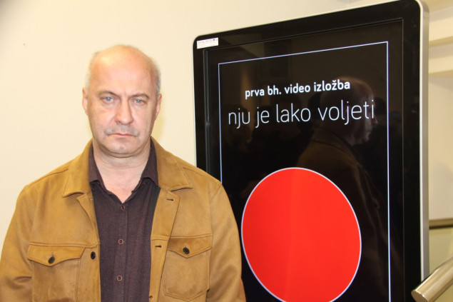 Dado Ruvić za Dan državnosti BiH u zeničkom muzeju predstavio video izložbu "Nju je lako voljeti"