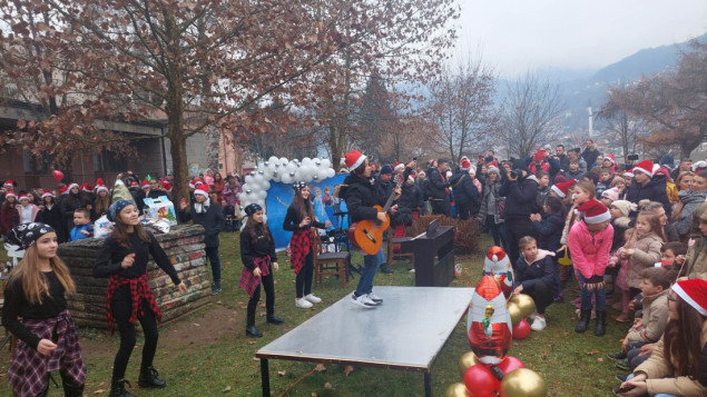 'Svjetlo grada' u Goraždu organiziralo veliku novogodišnju zabavu na otvorenom