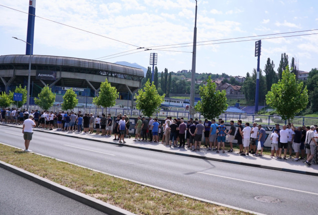 Nezapamćeni redovi za Željinu utakmicu